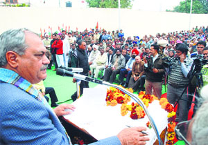 Former union minister and local MLA Venod Sharma addresses a rally in Ambala on Monday. 