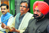 Kisan Morcha national president OP Dhankar, spokesman Vineet Joshi (left) and general secretary Jatinder Atwal in Chandigarh on Monday. Tribune photo