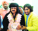 Singer Arif Lohar with Vijay Yamla (right), grandson of Yamla Jatt, in Ludhiana. A tribune photograph