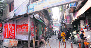Shops and residences in the Durgiana temple complex.