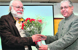 PU Vice-Chancellor Professor Arun Grover welcomes Khushwant Singhs son Rahul Singh (left) during a seminar at Panjab University in Chandigarh on Wednesday. Tribune photo: Parvesh Chauhan