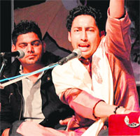 Jagir Singh performs at the Punjab Kala Bhavan in Sector 16, Chandigarh, on Wednesday. Tribune photo: Parvesh Chauhan