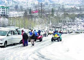 Vehicles stuck on the Manali-Rohtang road after a fresh spell of snowfall on Wednesday