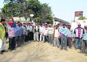 Labourers demonstrate in front of the FCI office in Phagwara on Wednesday