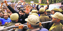 The police try to disperse members of the Rehbar-e-Taleem Teachers Forum protesting against the government in Jammu on Wednesday. Tribune Photo: Inderjeet Singh