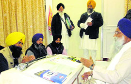 A Dal Khalsa delegation with Akat Takht Jathedar Giani Gurbachan Singh (right) in Amritsar on Wednesday