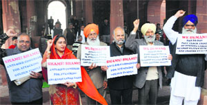 Akali and BJP Members of Parliament, enraged at UKs disclosures on Operation Bluestar, hold a protest outside Parliament in New Delhi on Wednesday. 