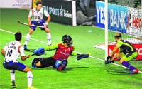Delhi Waveriders goalkeepar Nicolas Jacobi saves a penalty corner try from Uttar Pradesh Wizards on Wednesday