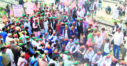 BJP Kisan Morcha activists organise a protest at the railway station in Bhiwani on Friday. Photo: Manoj Dhaka
