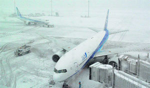 Planes stranded in a snow storm at Tokyos Haneda airport.