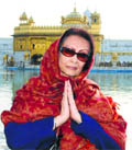 Singer Chitra Singh pays obeisance at the Golden Temple in Amritsar on Sunday. 