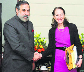 Union Minister of Commerce and Industry Anand Sharma shakes hands with Commissioner of US Food and Drug Administration Margaret A Hamburg in New Delhi on Monday.