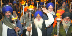 Activists of the Shiromani Akali Dal, Delhi, participate in a march from Gurdwara Bangla Sahib to Prime Ministers house in New Delhi on Monday. Tribune photo:Manas Ranjan Bhui