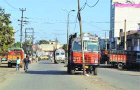 An unattended truck parked in the middle of a road in Ludhiana