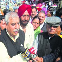 State INLD president Ashok Arora speaks to mediapersons at Fatehabad on Wednesday