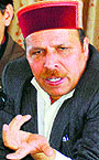 Former BJP minister Ram Lal Markanda addresses mediapersons in Shimla