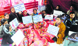 Punjab computer teachers stage a dharna to press their demands in Sector 20, Chandigarh, on Friday. Tribune photo: Manoj Mahajan 
