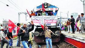 Students stop a train during a protest in Patna on Saturday.