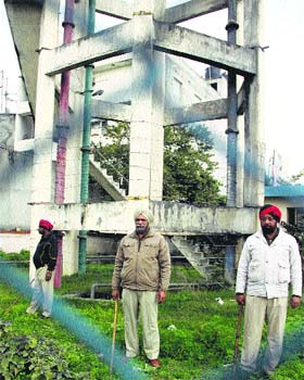 Cops guard a water tank near the Jalandhar bus stand