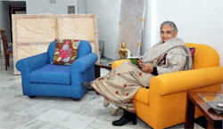 Former Chief Minister Sheila Dikshit enjoys reading a book at her new home, Silver Arch, Ferozshah Road, in New Delhi on Monday. tribune Photo: Mukesh Aggarwal