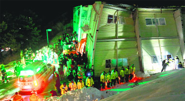 The scene of a collapsed building at the Mauna Resort in Gyeongju on Monday.