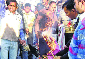 Guest teachers burn the effigy of Haryana Finance Minister Harmohinder Singh Chattha in Kurukshetra on Tuesday.