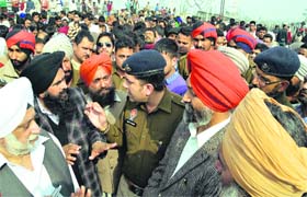 ADCP-IV Swapan Sharma tries to pacify protesters