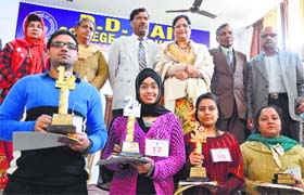 Winners of an inter-college Vedic declamation contest along with the office-bearers of the Ved Prachar Mandal at the DD Jain College of Education in Ludhiana