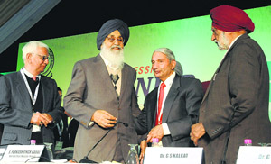 CM Parkash Singh Badal along with agriculture experts Somnath Shastri (left), GS Kalkat (2nd right) and GS Khush (right) in Chappar Chiri on Wednesday. 