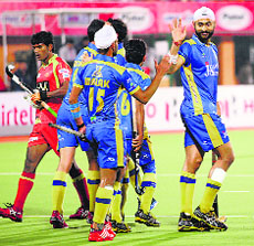 Sandeep Singh (right) scored twice to help Punjab Warriors beat Ranchi Rhinos in their league match on Wednesday.