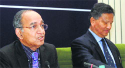Chief Election Commissioner VS Sampath (left) and Election Commissioner HS Brahma at a meeting in New Delhi.