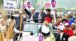 Workers of the Aam Aadmi Party taking out Jharu chalao yatra in Amritsar