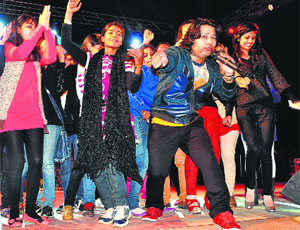 Singer Kailash Kher performs during Rose Festival, sponsored by The Tribune, at Leisure Valley, Sector 10, Chandigarh, on Saturday.
