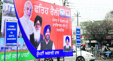 An illegal hoarding of Narendra Modis Fateh Rally on a Ludhiana road. Tribune Photo: Himanshu Mahajan