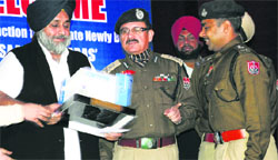 Deputy Chief Minister Sukhbir Singh Badal felicitates Deputy Commissioner of Police Harsh Bansal (extreme right) at a function in Ludhiana on Saturday. Tribune Photo: Himanshu Mahajan