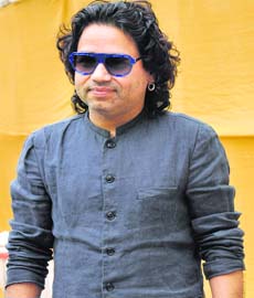 Right note: Kailash Kher Photo: Pradeep Tewari