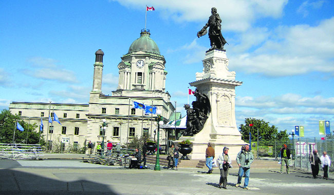  A town square at heritage boardwalk, old  Quebec 