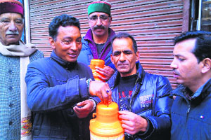 A shopkeeper donates money for BJPs one vote, one note campaign in Mussoorie on Sunday. 