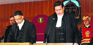 Acting Chief Justice of the HP High Court Justice Mansoor Ahmad Mir administers oath to Tarlok Singh Chauhan as Additional Judge of the court in Shimla on Sunday
