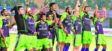 Delhi Waveriders are ecstatic after beating Punjab Warriors in a shoot-out in the final of the HIL in Ranchi on Sunday. Waveriders had finished runners-up in the last edition