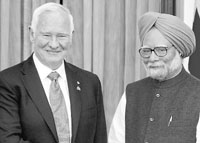 Governor General of Canada David Johnston (L) with Prime Minister Manmohan Singh in New Delhi on Monday. 