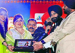 Savita Bhatti being honoured by members of the Idiot Club in Amritsar on Sunday