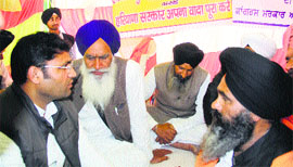 State Congress president Ashok Tanwar talks to HSGPC activists outside his residence in Sirsa on Sunday.