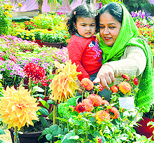 Admiring Nature's Beauty: A mother shows flowers to her daughter at a flower show organised on the premises of a gurdwara in Sarabha Nagar
