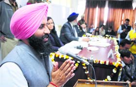 Simarjit Singh Bains, MLA, puts forth problems faced by residents at the MC General House meeting on Monday
