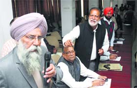 Councillors raise an issue at the MC General House meeting on Monday