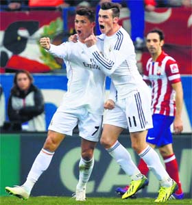 Real Madrid's Cristiano Ronaldo (L) is congratulated by Gareth Bale after scoring a goal against Atletico Madrid