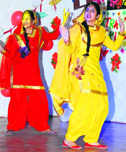 Cultural colours: Students perform dance during an inter-college competition, Manthan 2014 at the SSD Womens Institute of Technology in Bathinda on Tuesday.