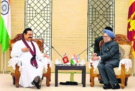 Prime Minister Manmohan Singh with Sri Lankan President Mahinda Rajapaksa in Nay Pyi Taw on Tuesday