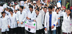 Medical students protest against the assault of medical students in Kanpur by the police at the Clock Tower in Dehradun on Wednesday. A tribune photograph 